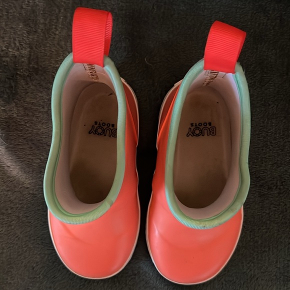 Kids Buoy Boots
Coral/Seafoam
Size 8 - Picture 5 of 5